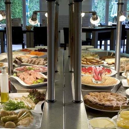 Отель Kyriad Lille Est - D'ascq Вильнёв-д'Аск