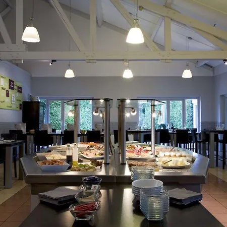 Kyriad Lille Est - D'ascq Отель