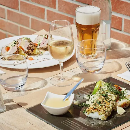 Kyriad Lille Est - D'ascq Отель 3*